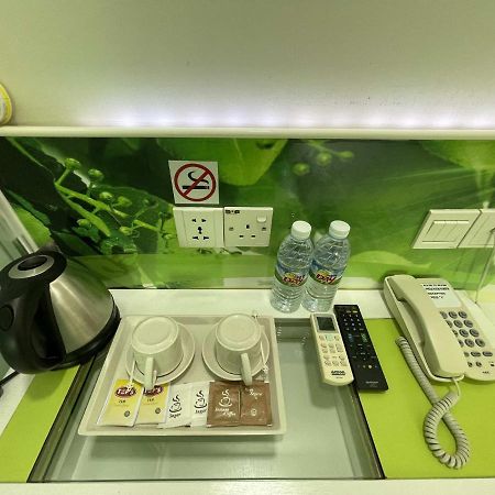 Green Apple Boutique Hotel Кота-Кінабалу Екстер'єр фото