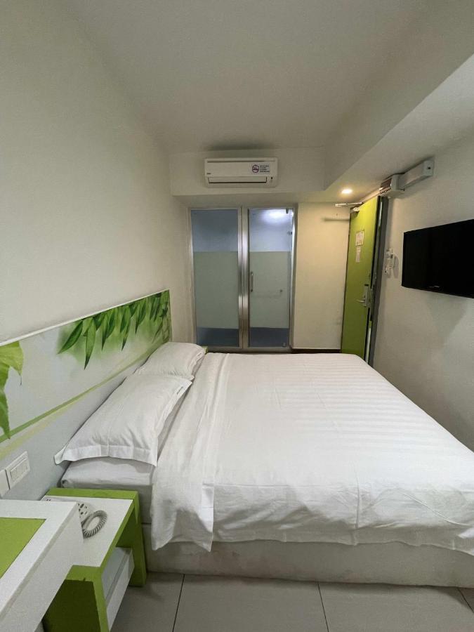 Green Apple Boutique Hotel Кота-Кінабалу Екстер'єр фото