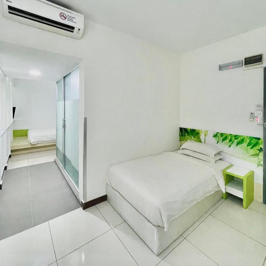 Green Apple Boutique Hotel Кота-Кінабалу Екстер'єр фото
