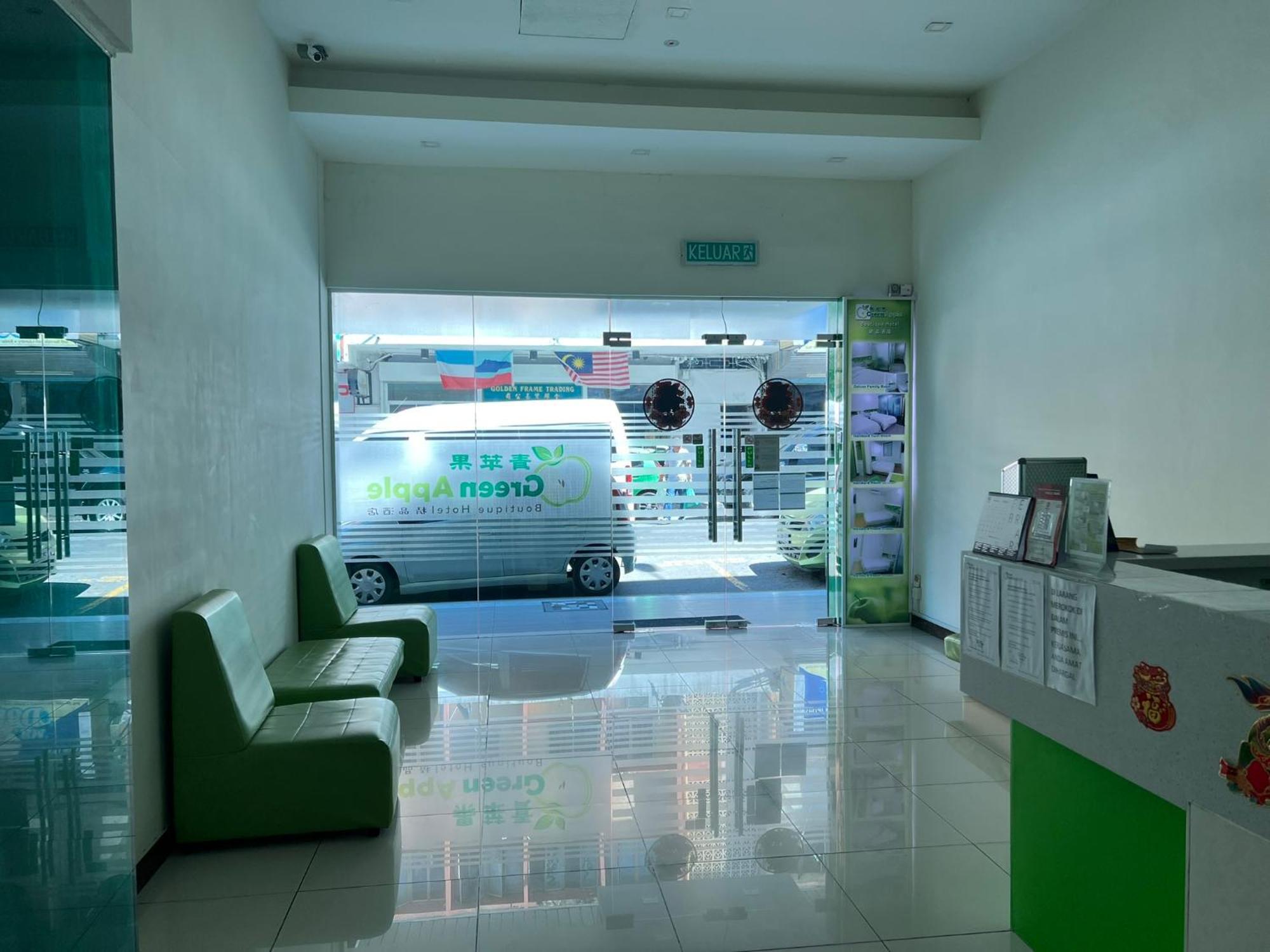 Green Apple Boutique Hotel Кота-Кінабалу Екстер'єр фото